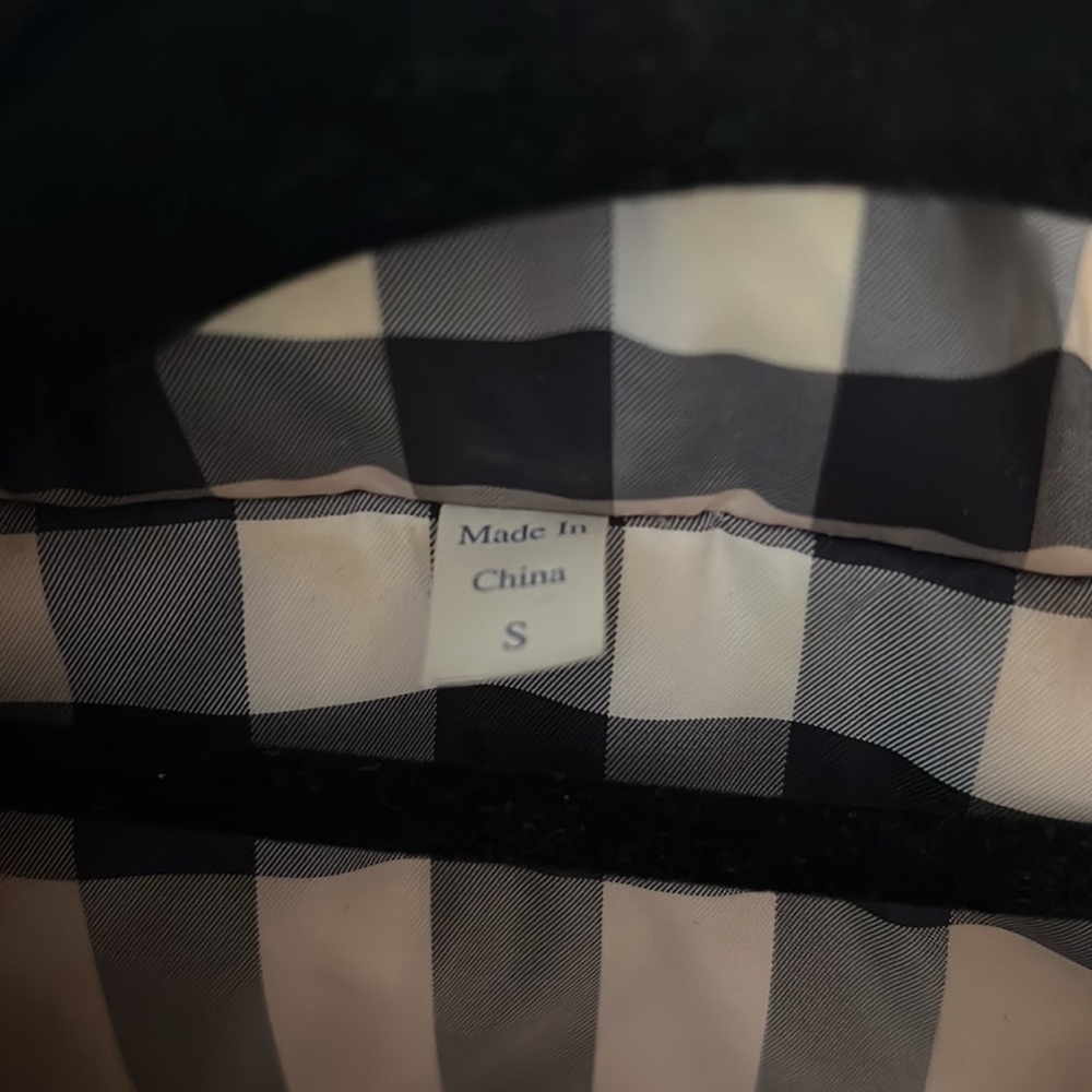 Burberry Black Vest with Beige Check Lining - Picture 2 of 13